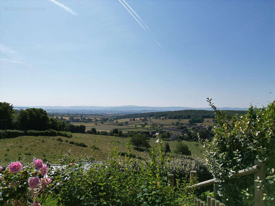 Maison à SAINT-YTHAIRE