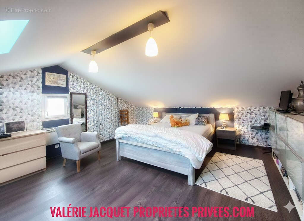 Maison à LA ROCHE-CHALAIS