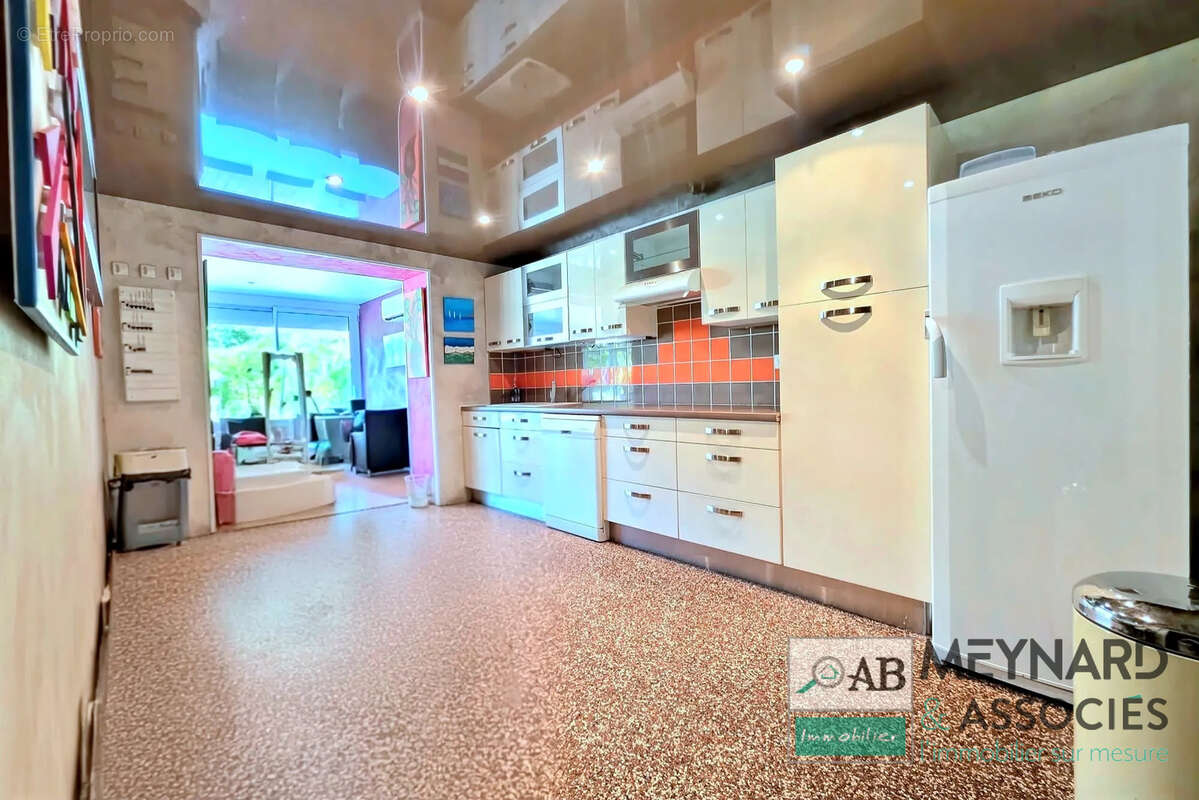 Pézarches   Maison à vendre familiale 273 m2 avec espace bien-être et sous-sol total - photo 12