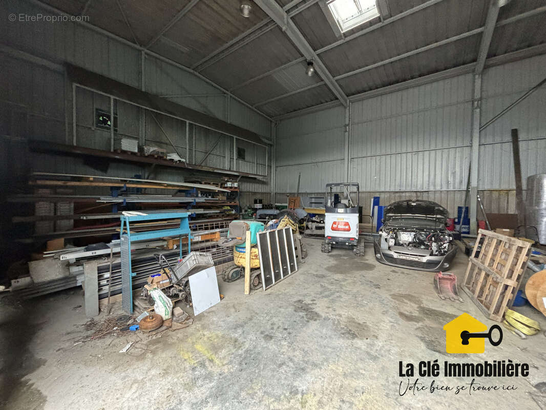 Hombourg   Local d'activité de 270 m2 avec fort potentiel d'aménagement - photo 3