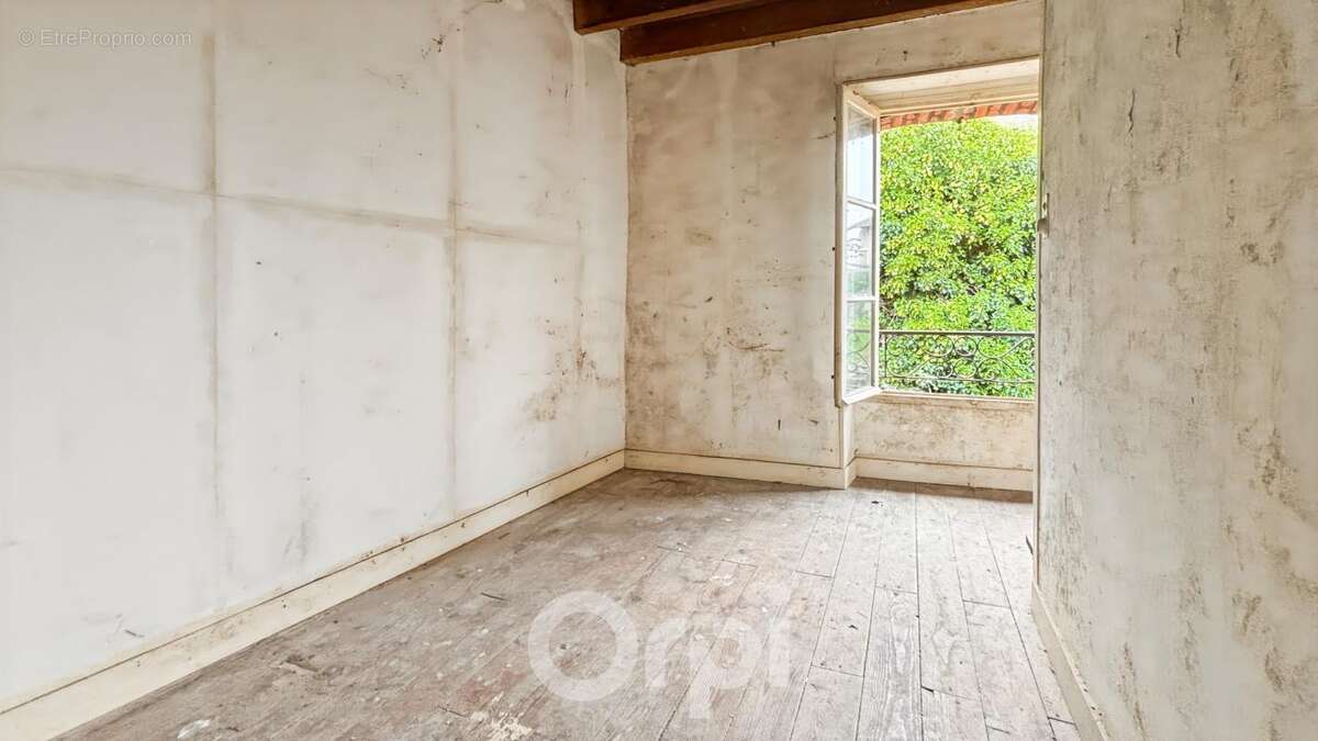 Maison à LA JONCHERE-SAINT-MAURICE