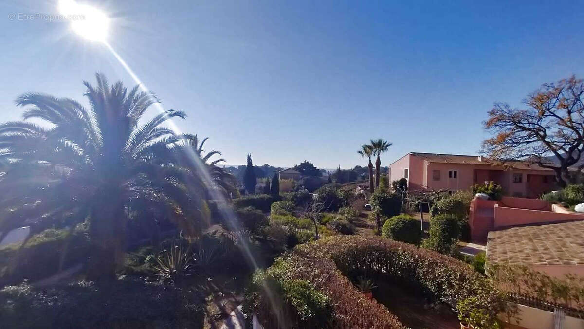 Appartement à CARQUEIRANNE