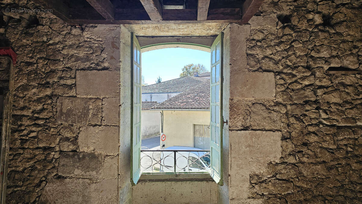 Maison à SAINT-MARTIAL-VIVEYROL