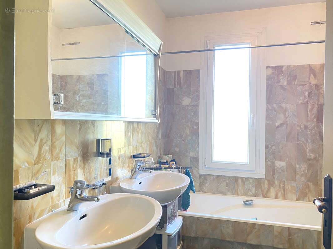 Maison à MONTACHER-VILLEGARDIN