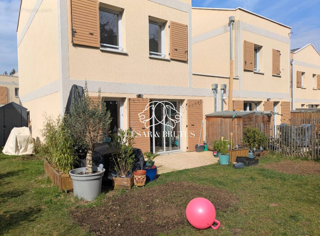 Maison à FONTAINES-SAINT-MARTIN