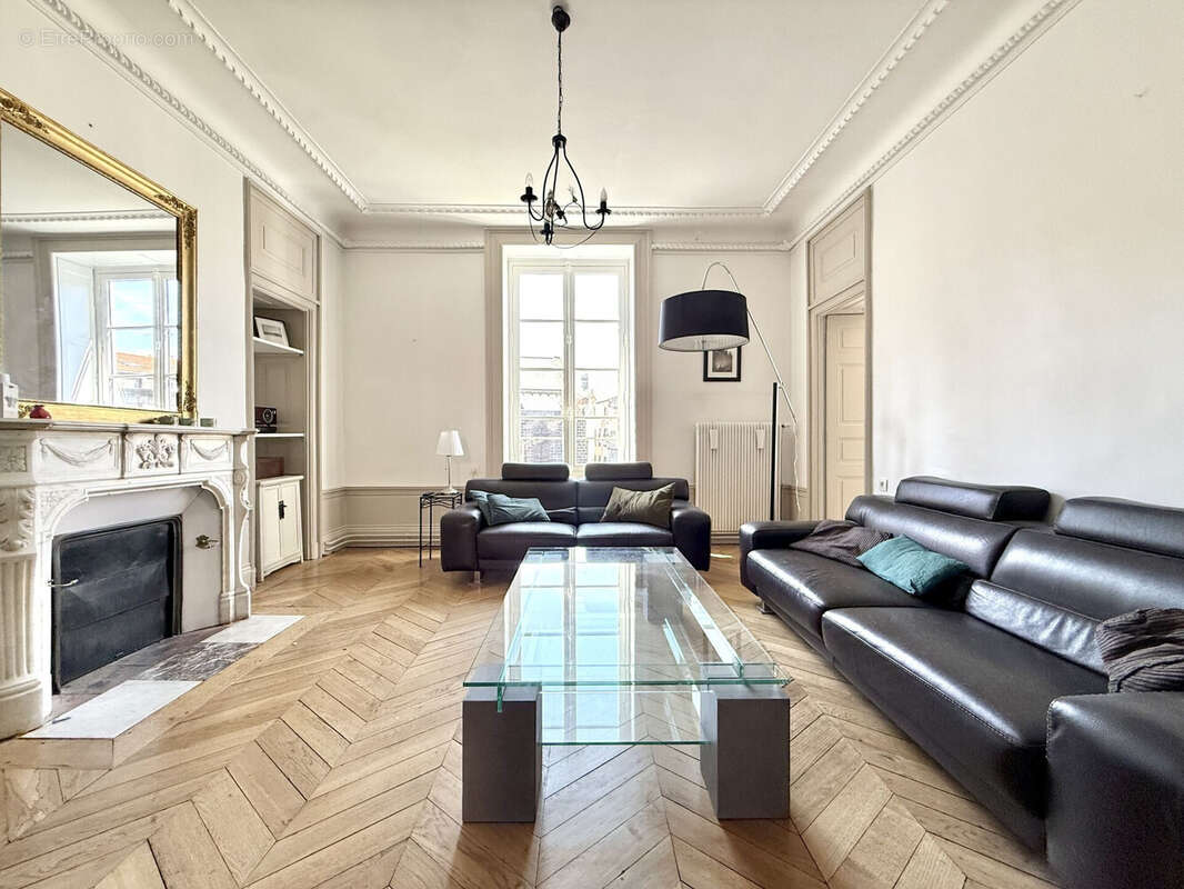 Appartement 8 pièces 267 m² à vendre à Clermont-Ferrand (63000) - photo 2