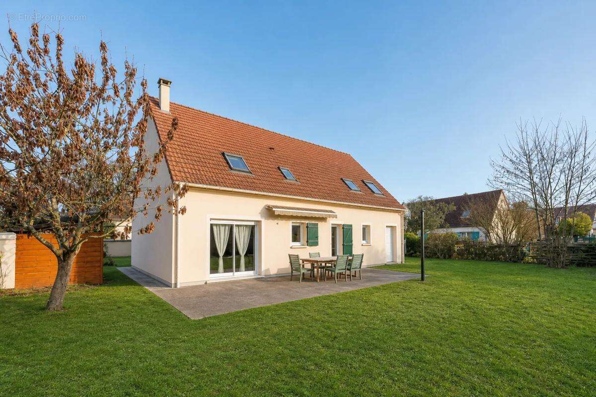 Maison familiale moderne de 200 m² avec jardin spacieux - photo 17