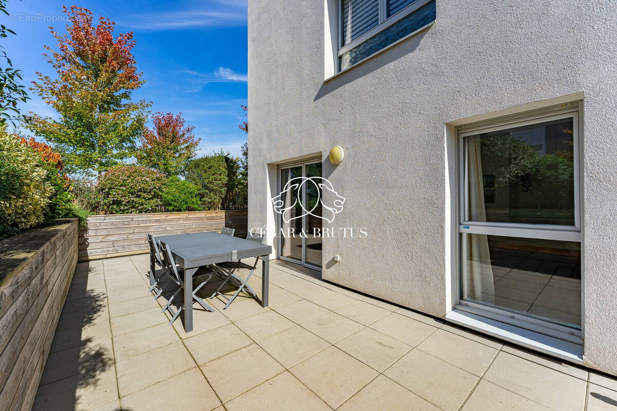 Appartement à DECINES-CHARPIEU