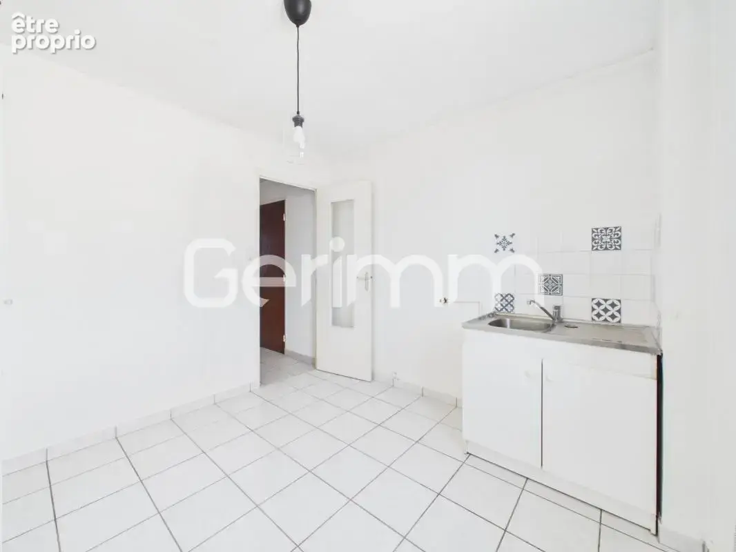 Vente - Appartement - 2 pièces + cuisine - 42 m² - 78 000 € - - photo 5