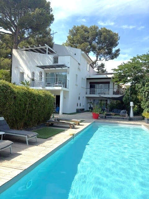 Cassis - Vente villa composée de plusieurs logements - photo 3