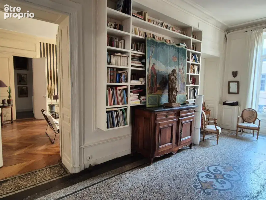 Place Bellecour, appartement d'exception AU CALME - photo 3