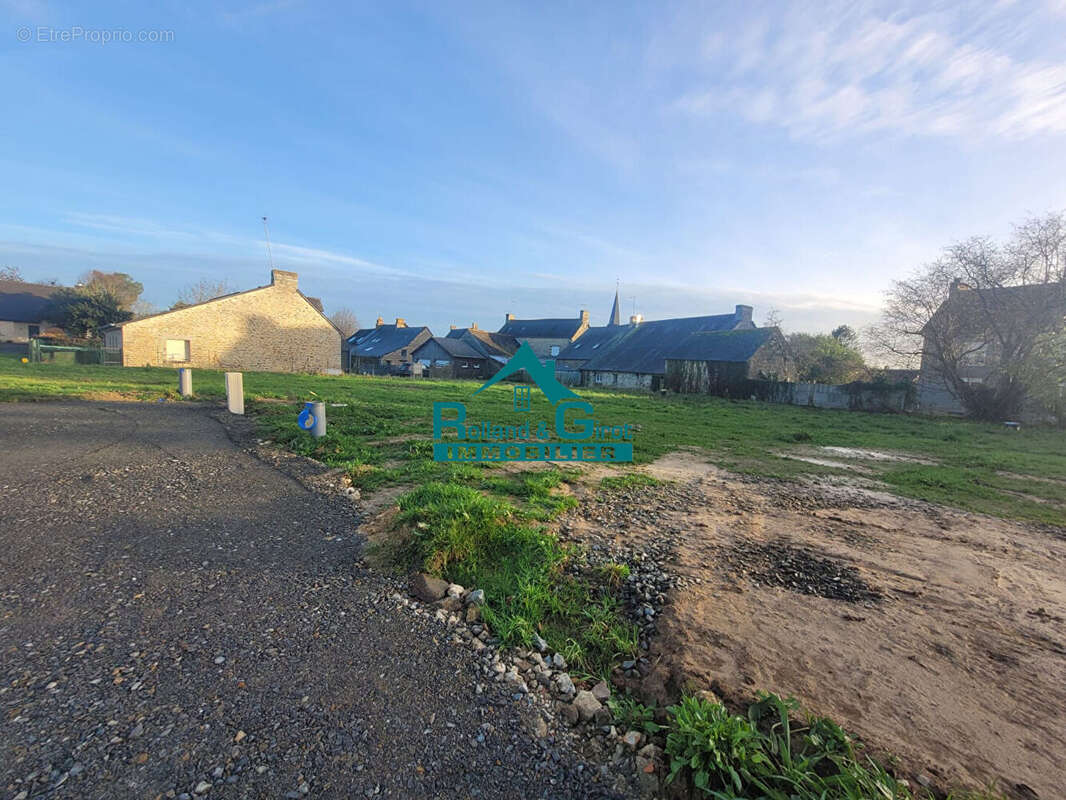 Terrain à SAINT-AUBIN-DU-CORMIER