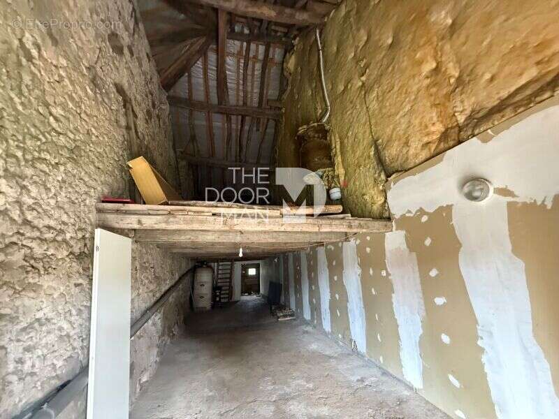 Maison à MONTOT-SUR-ROGNON