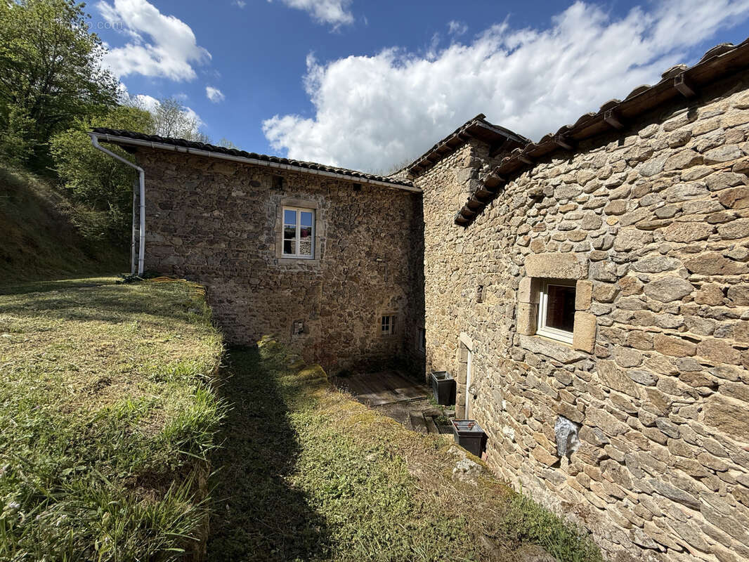 Maison à MACLAS