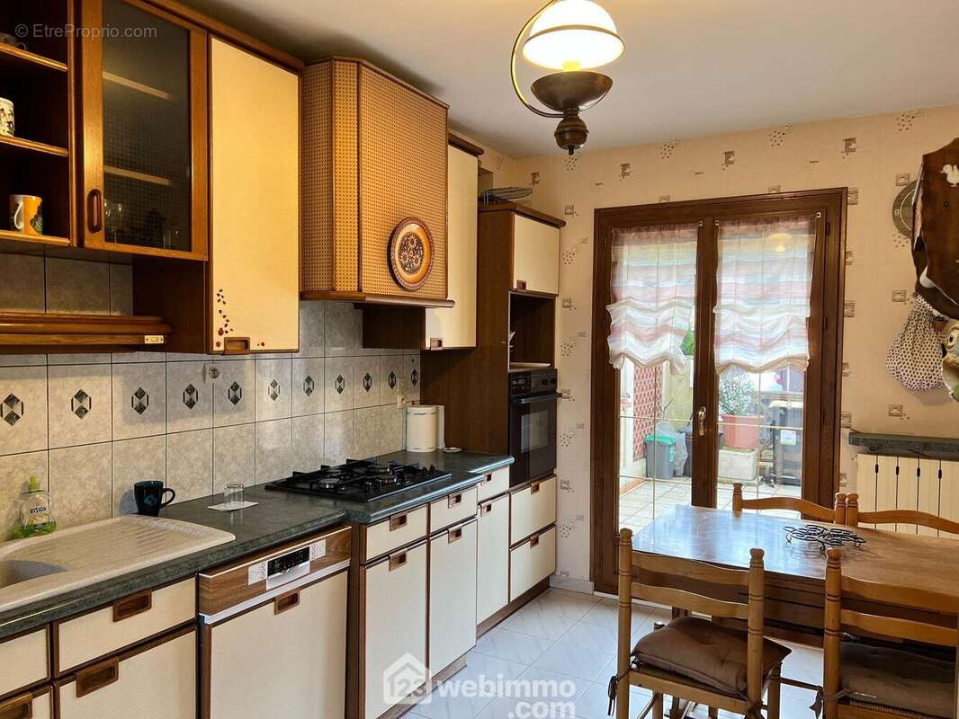 Bénéficiant aussi d&#039;un accès sur - Maison à VITRY-SUR-SEINE