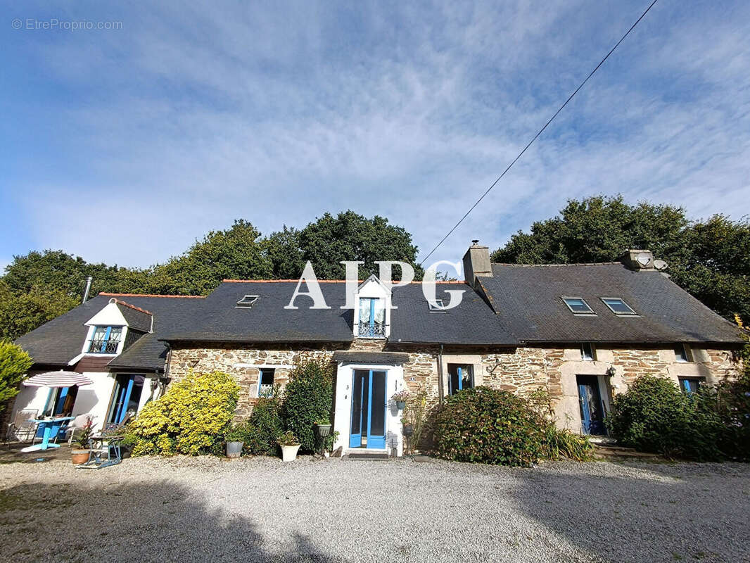 Maison à MUR-DE-BRETAGNE
