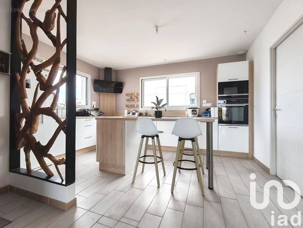 Photo 1 - Maison à SURGERES