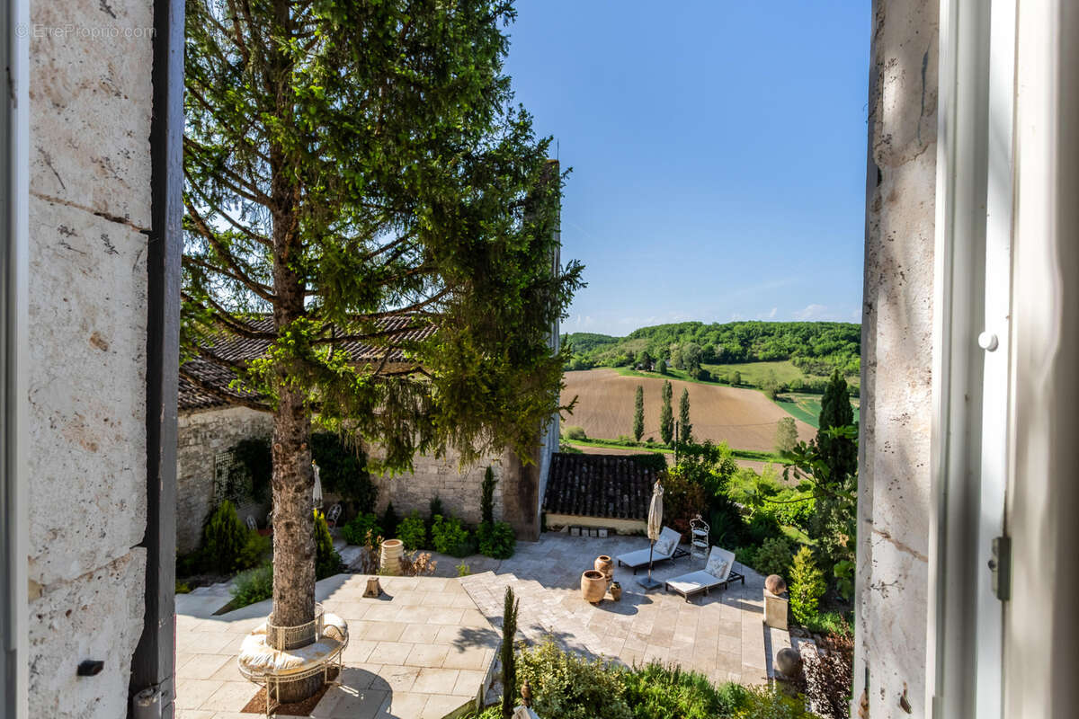 Maison à MONTAIGU-DE-QUERCY