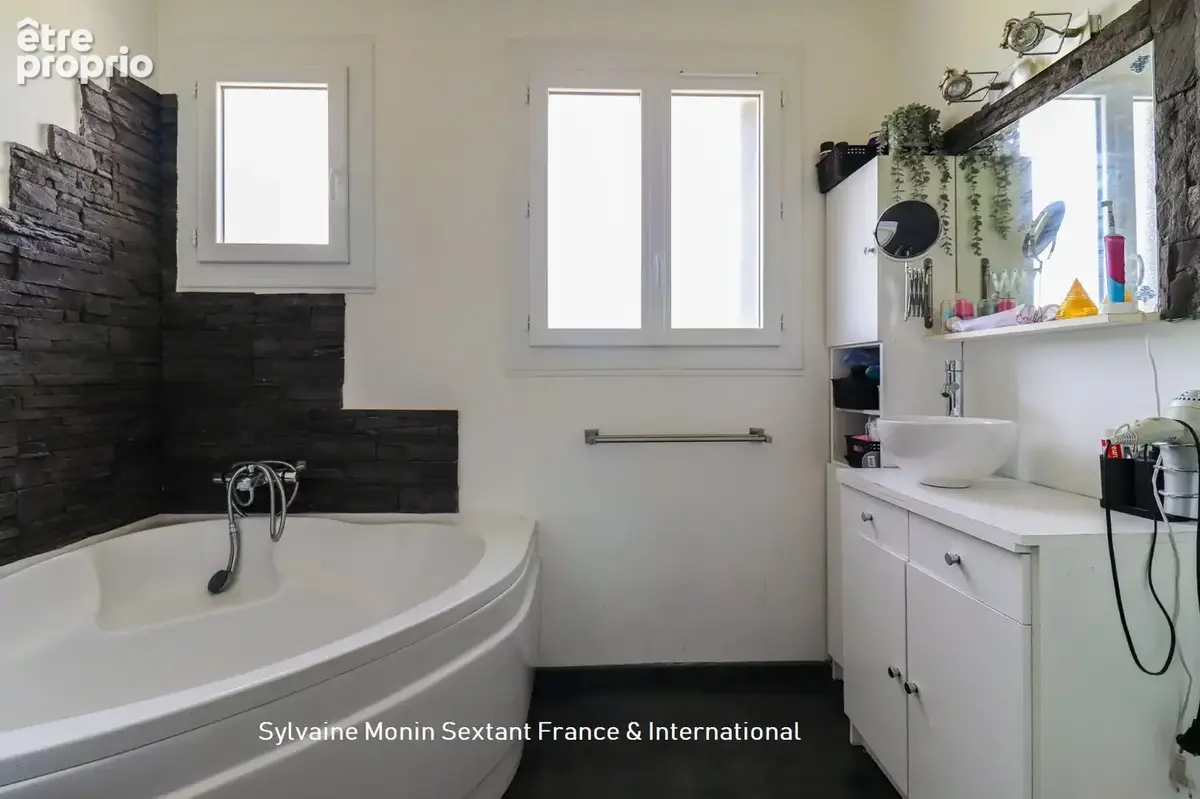 Propriété de charme avec logement indépendant, piscine, sauna et 1,4 hectare de terrain - photo 15