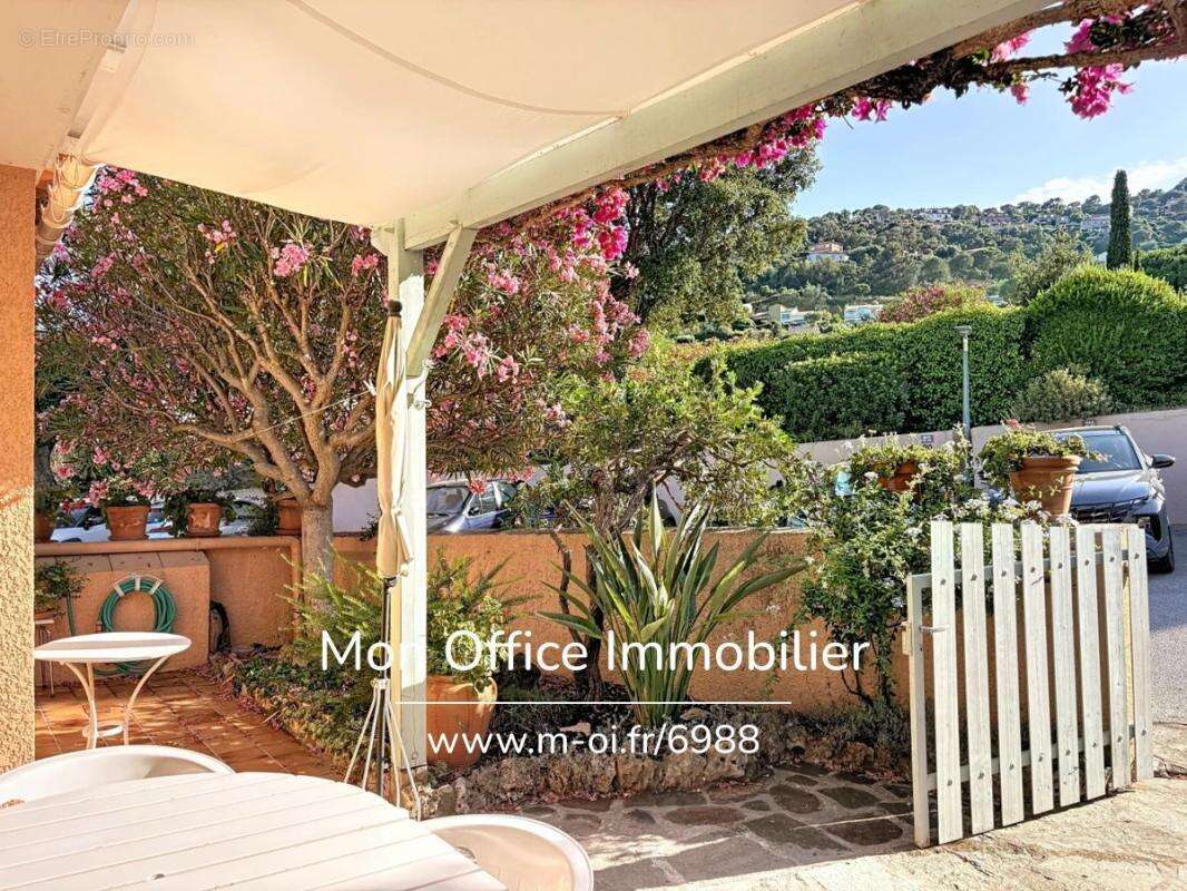 Référence : 6988-les. - maison à rafraichir vue collines avec jardin et parking à cavalaire sur mer - photo 11