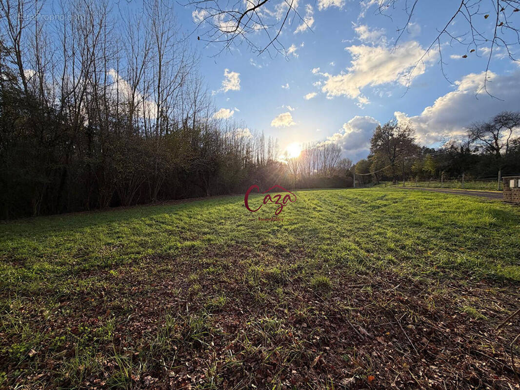 Terrain à FARGUES-SAINT-HILAIRE