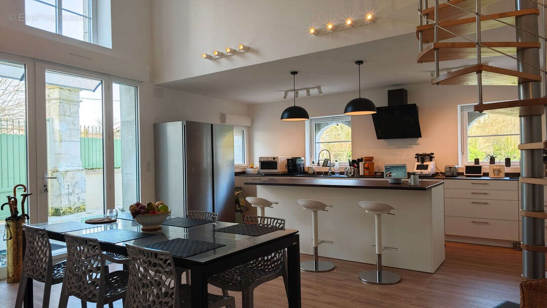 Demeure de prestige Saint-Pardoux-la-Rivière 5 pièces 155 m² - photo 2