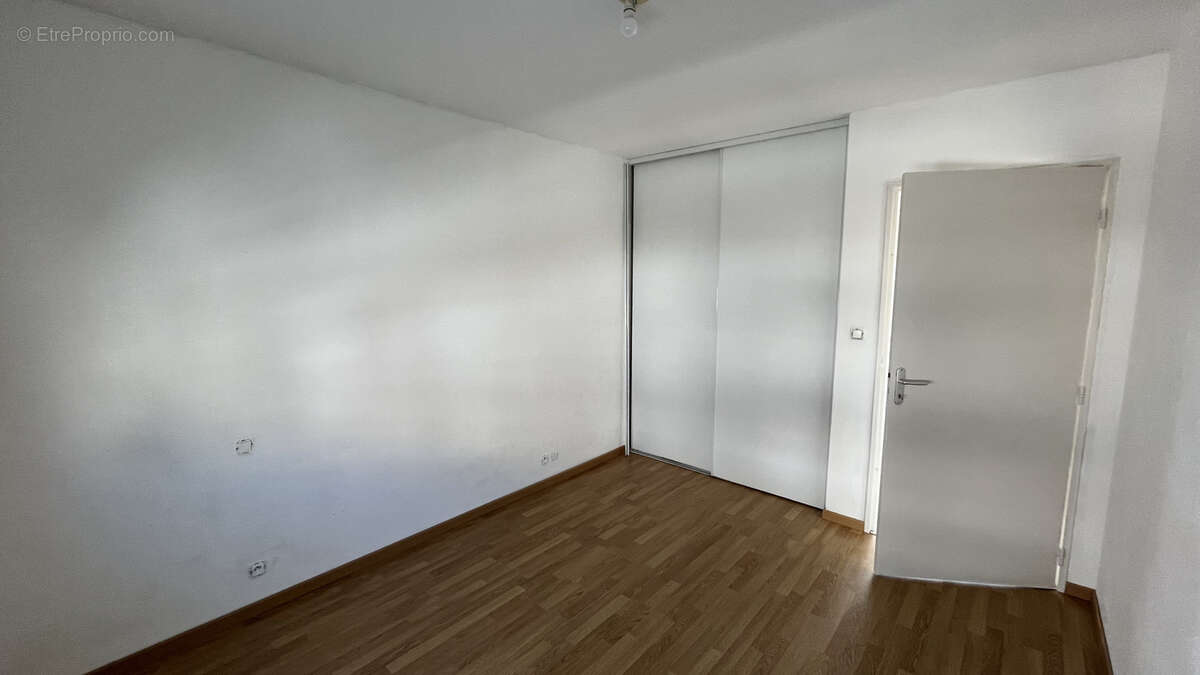 Appartement à ONET-LE-CHATEAU