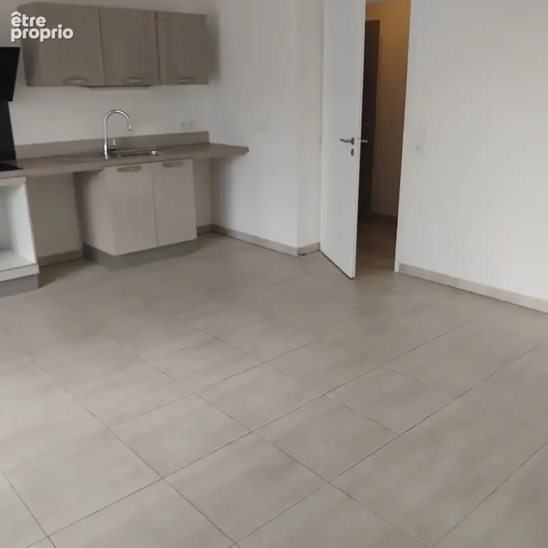 P2 très bon état, résidence moderne à 30 mn de la mer - photo 5