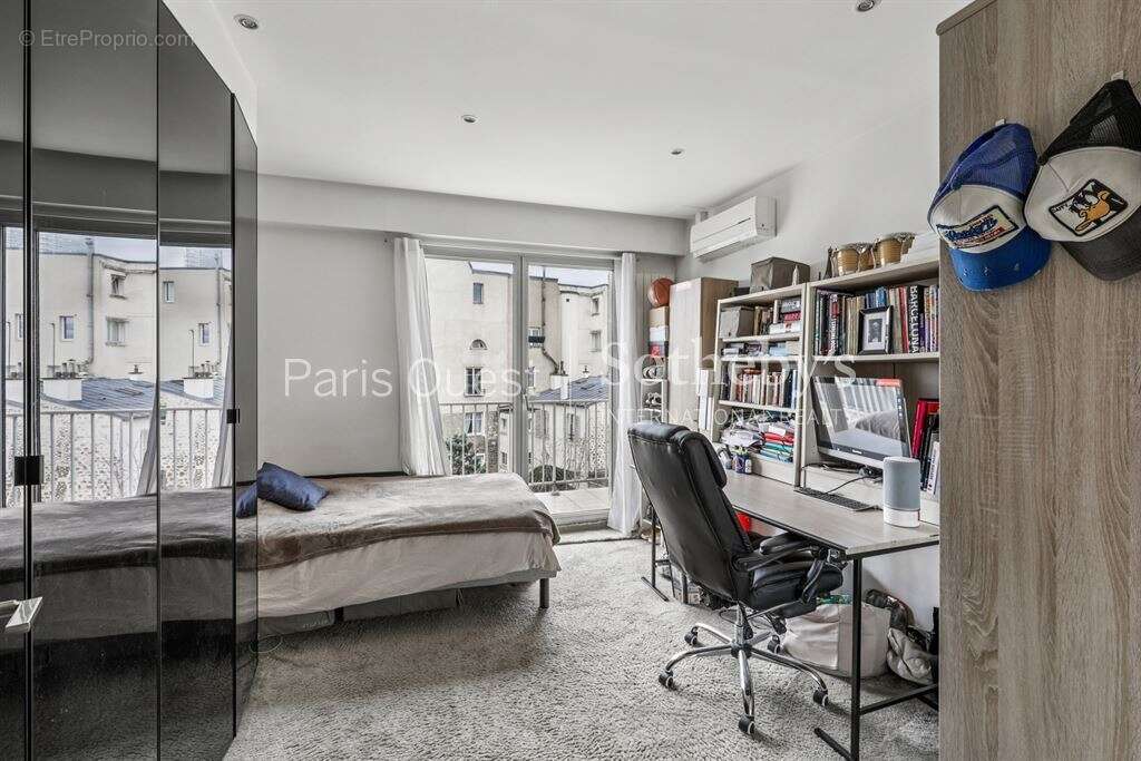 Appartement à NEUILLY-SUR-SEINE
