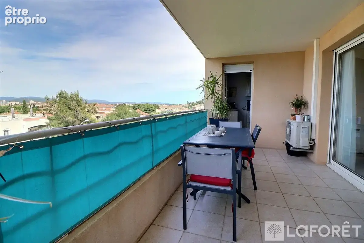 Hyeres-F4 -Dernier étage -Garage + 2 stationnements privatifs -Terrasse - photo 3