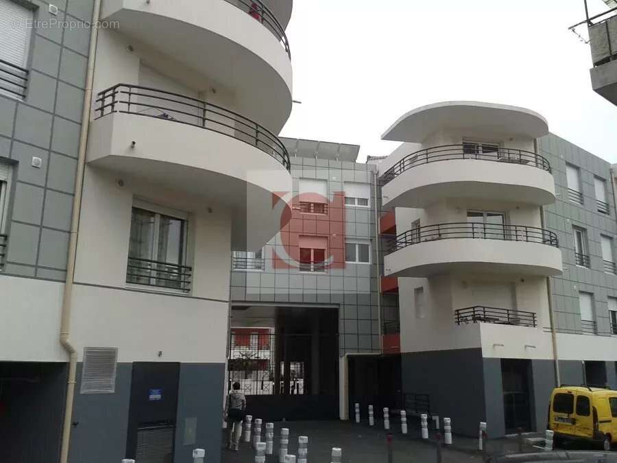 NICE DEBUT PASTEUR : Dans résidence récente sécurisée, 3 lots de parkings - photo 4