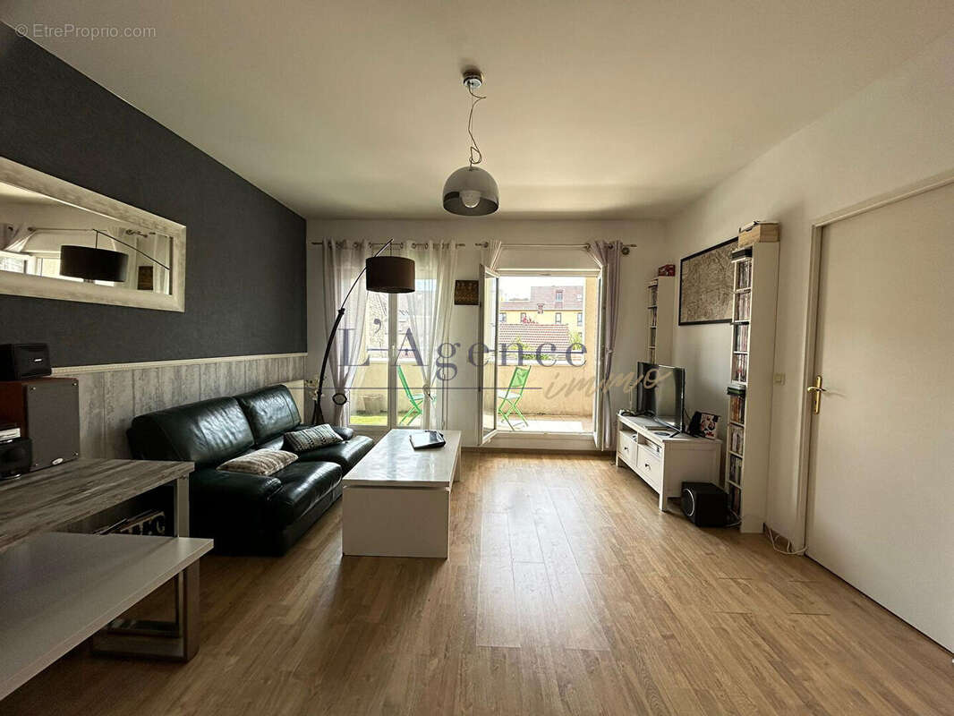 Appartement à LAMORLAYE