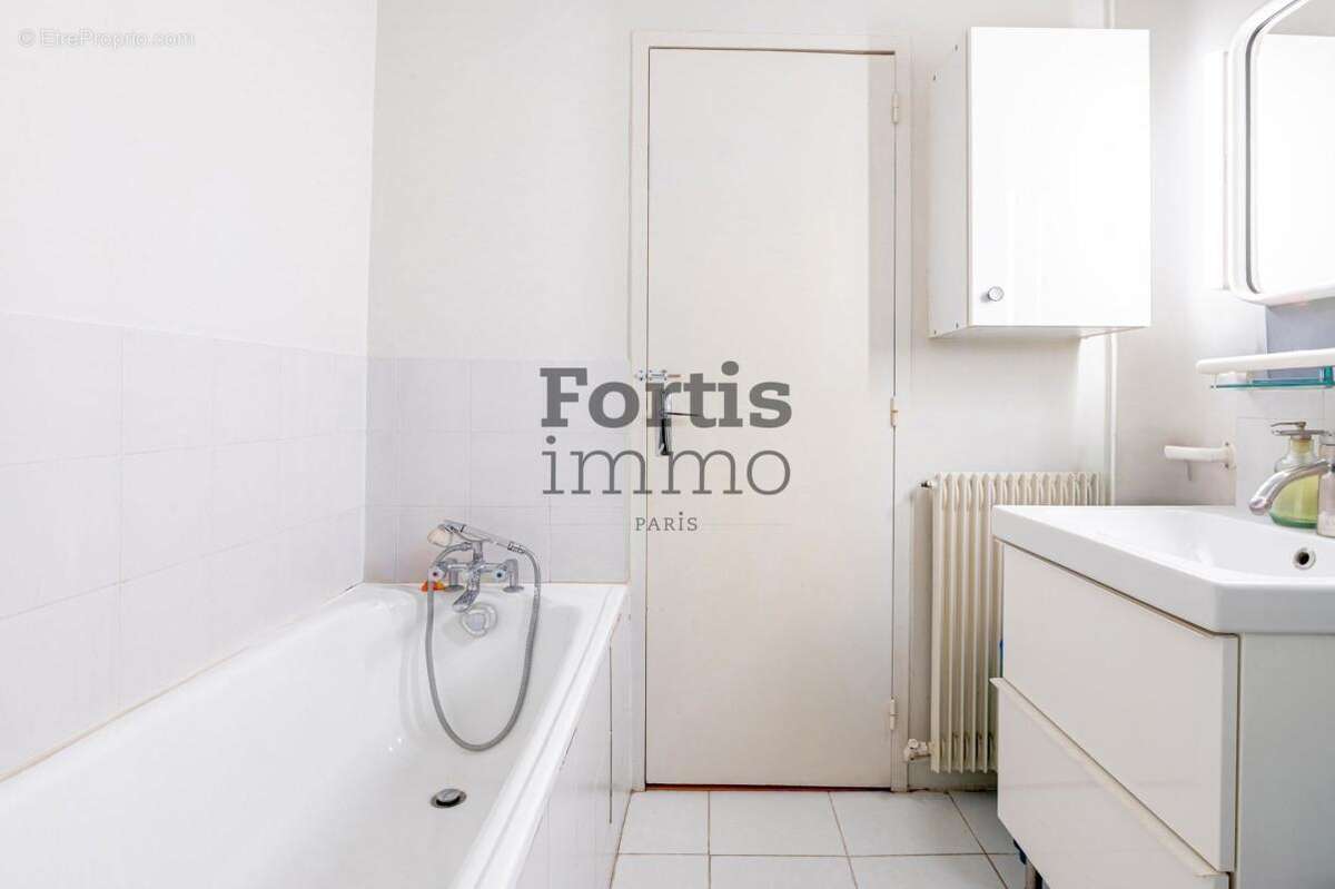 Appartement à PARIS-18E
