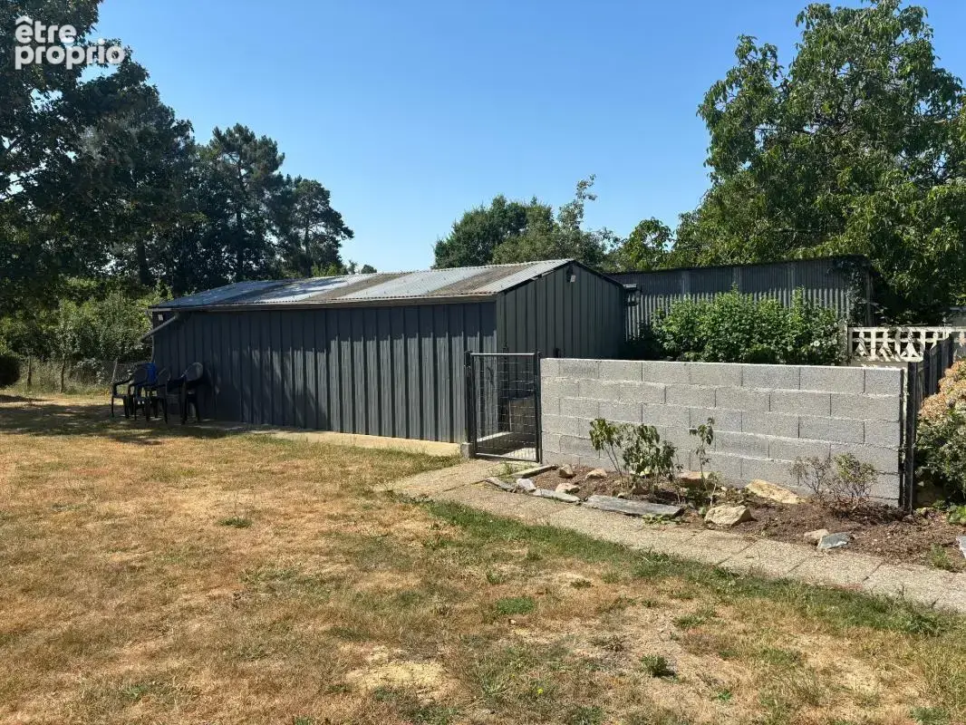 Exclusivité – Maison familiale 4 chambres au calme avec beau terrain et potentiel d’évolution - Bains sur Oust - photo 12