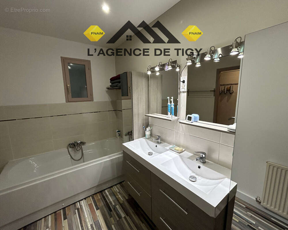 Maison à VIENNE-EN-VAL