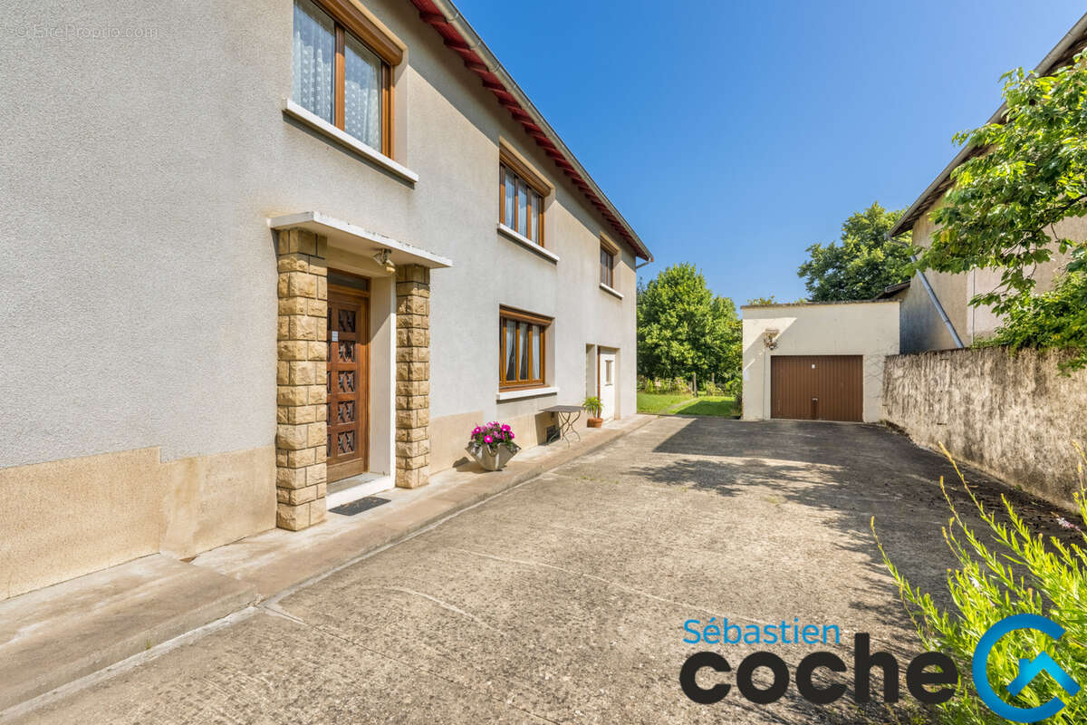 Maison à SAINT-BONNET-DE-MURE