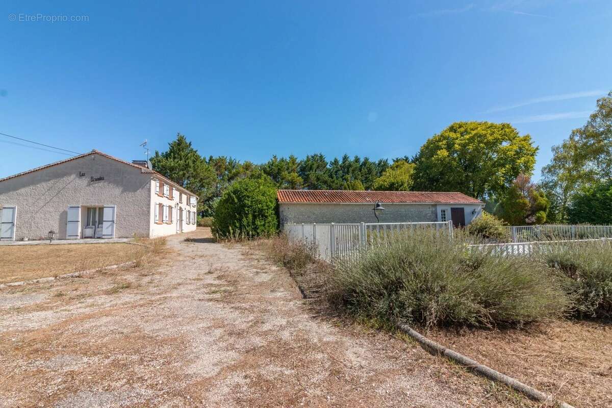 Spacieuse maison à la campagne avec piscine près de Cognac - photo 20
