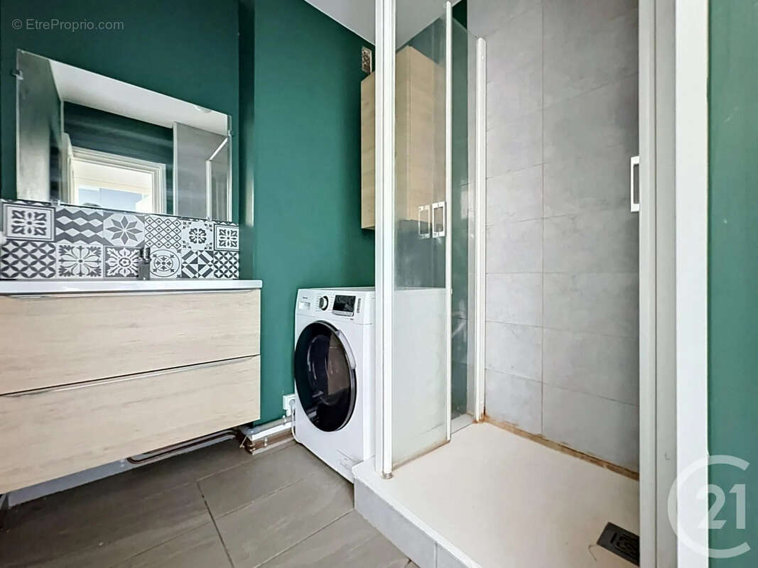Appartement 62 m² à La Chapelle-Saint-Luc  - photo 7