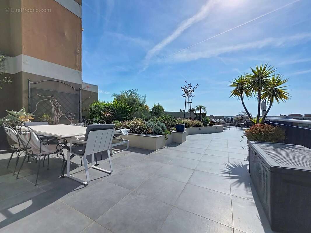 Appartement à MANDELIEU-LA-NAPOULE
