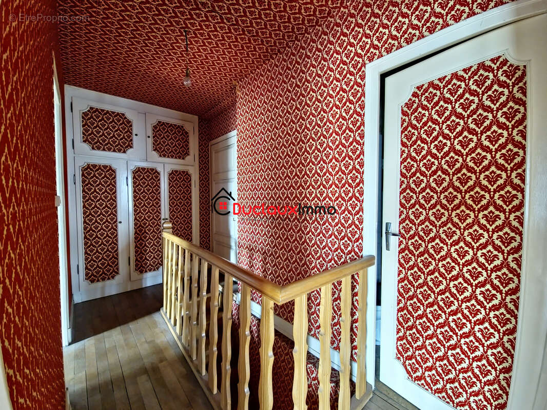 Appartement à VIC-SUR-CERE