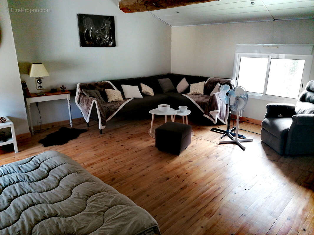 Maison à CAUDEBRONDE