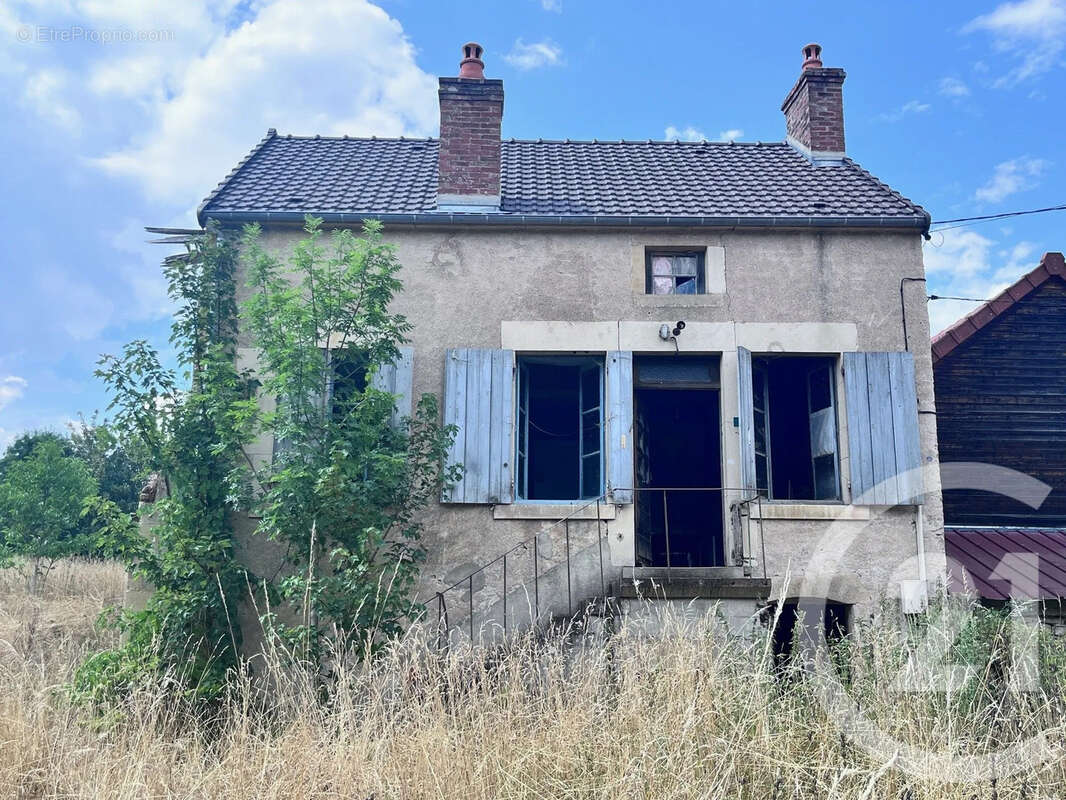 Maison à COURCELLES