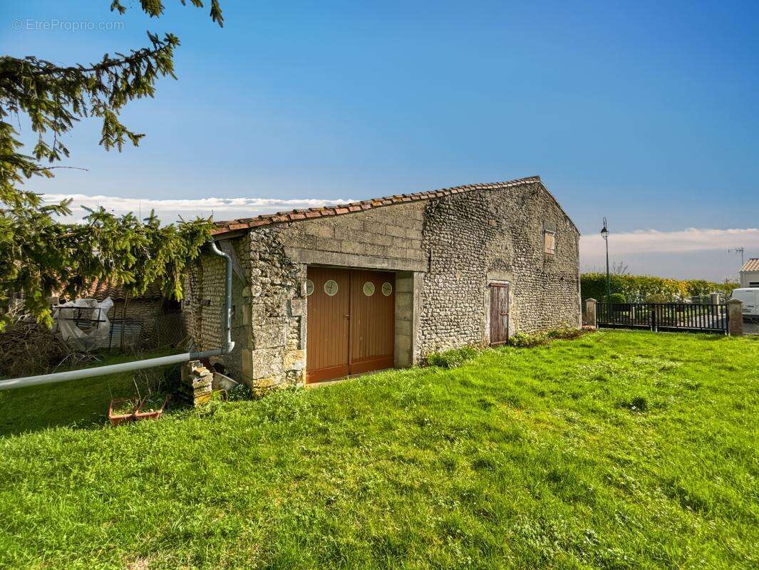 Maison 85 m² à Montils  - photo 4