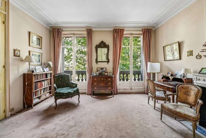 Appartement à PARIS-7E