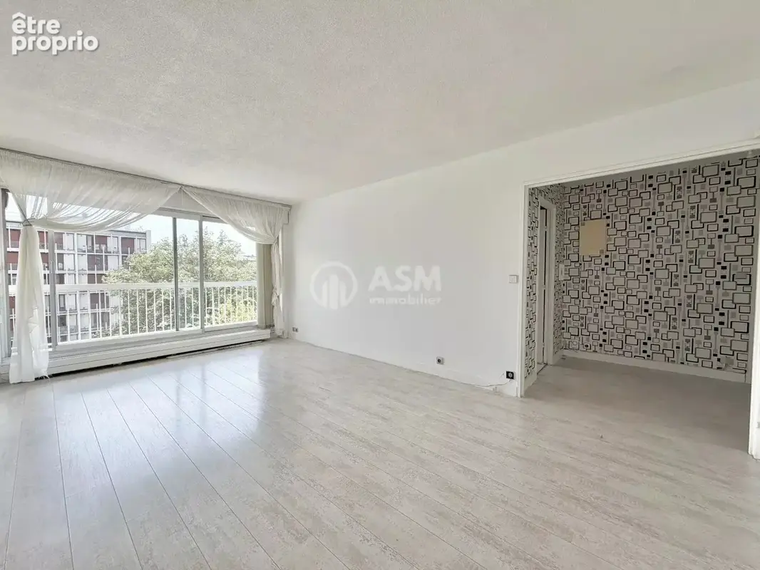 A VENDRE - 3 pièces très lumineux avec 2 balcons parking et cave - photo 2