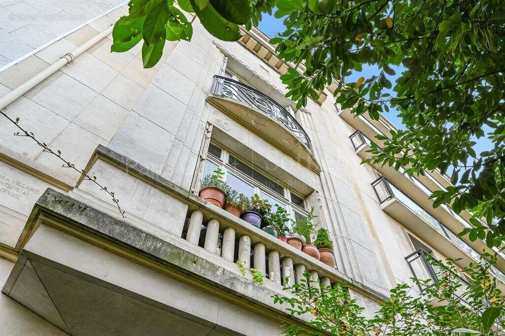 Appartement à PARIS-16E