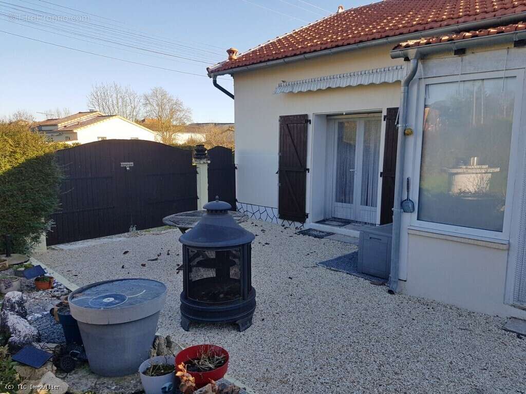 Maison à AIGRE