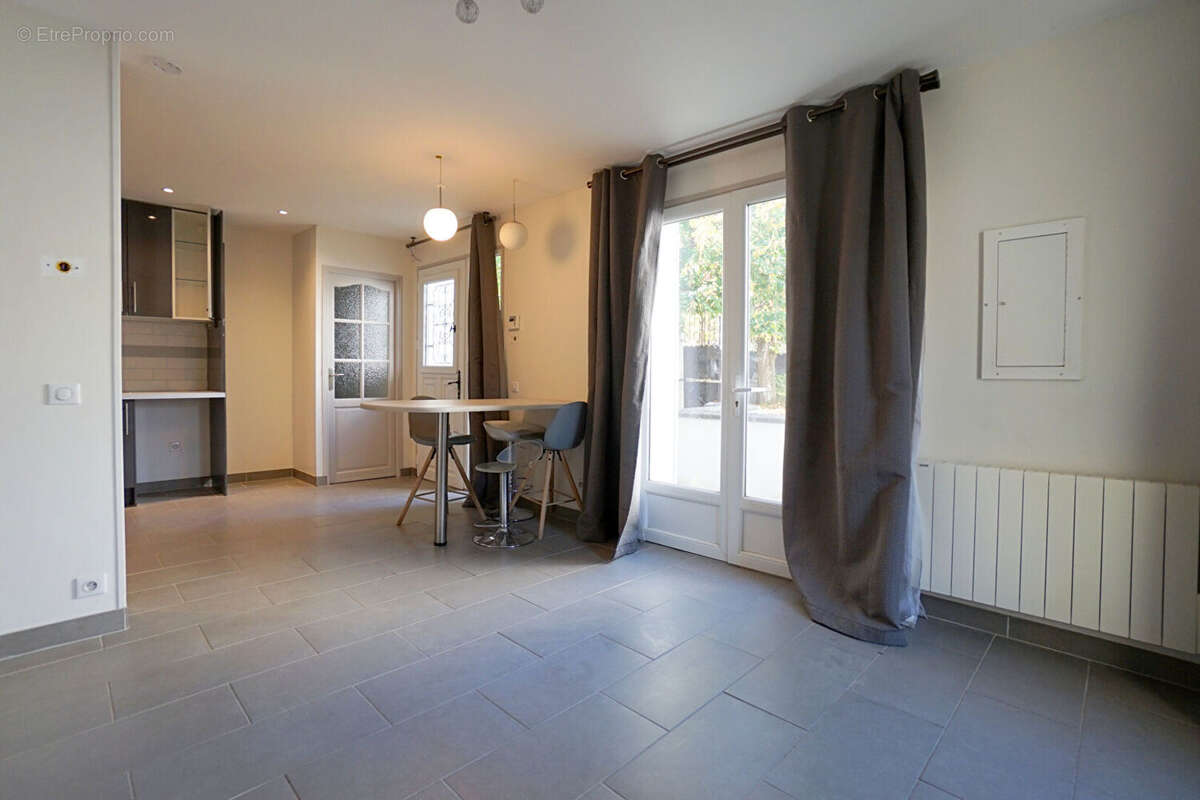 Maison à MEZIERES-SUR-SEINE