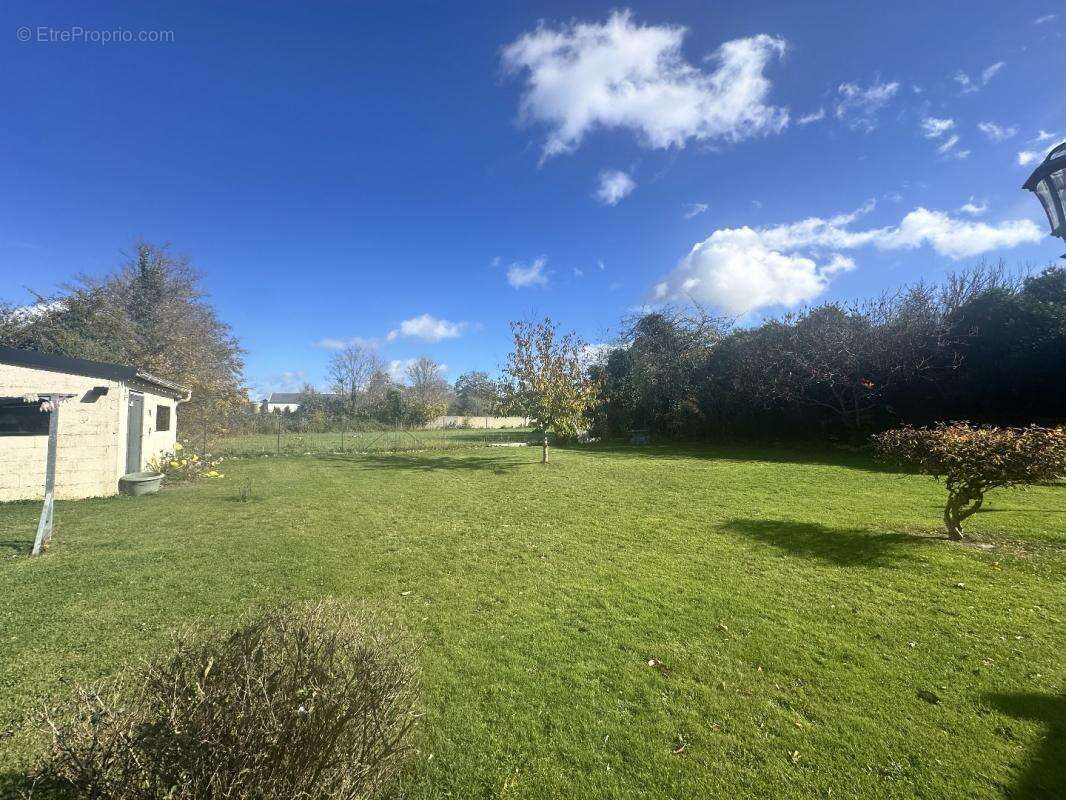 Maison à TREMBLAY-LES-VILLAGES