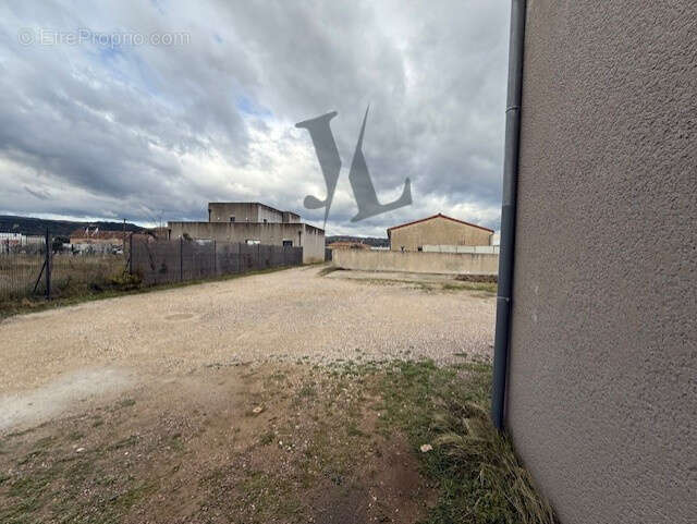 Commerce à PORTES-LES-VALENCE